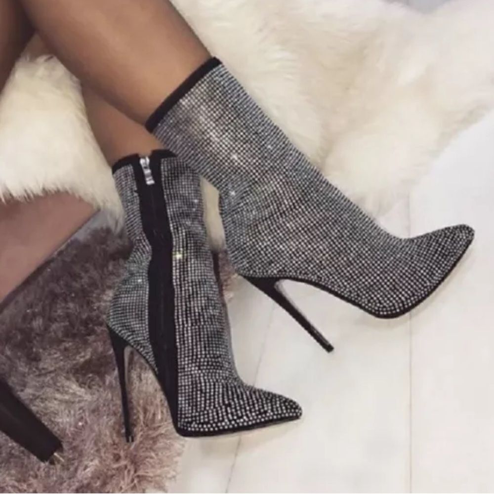 Schutz Sybil black booties size 7